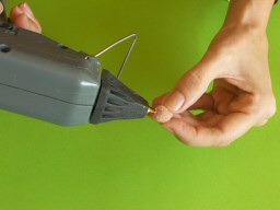 Encollage de la queue du lapin