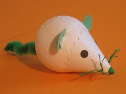 Mini mobile de souris fait main pour petit espace