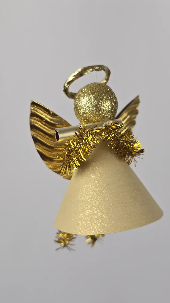 Mobile anges musiciens - détail des ailes et reflets argentés