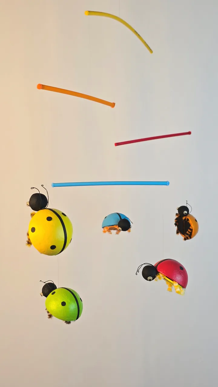 Mobile coccinelles - vue d'ensemble du mobile suspendu