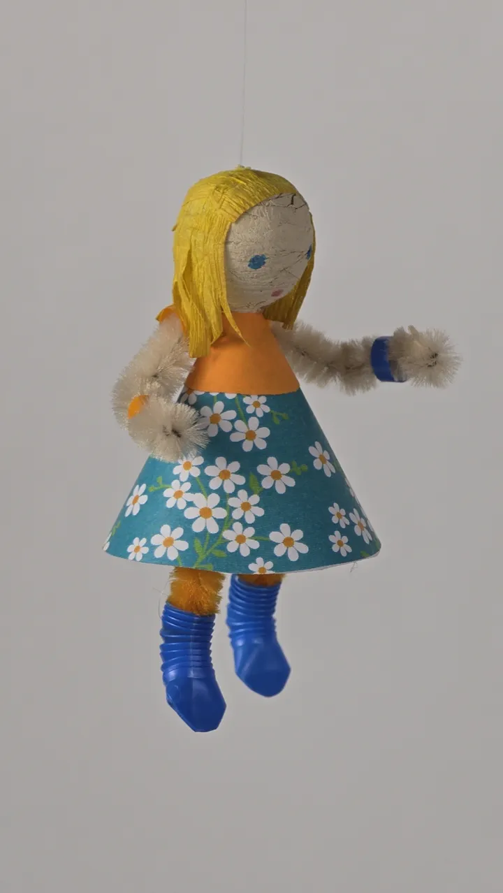 Mobile de petites coquettes - détail visage et coiffure