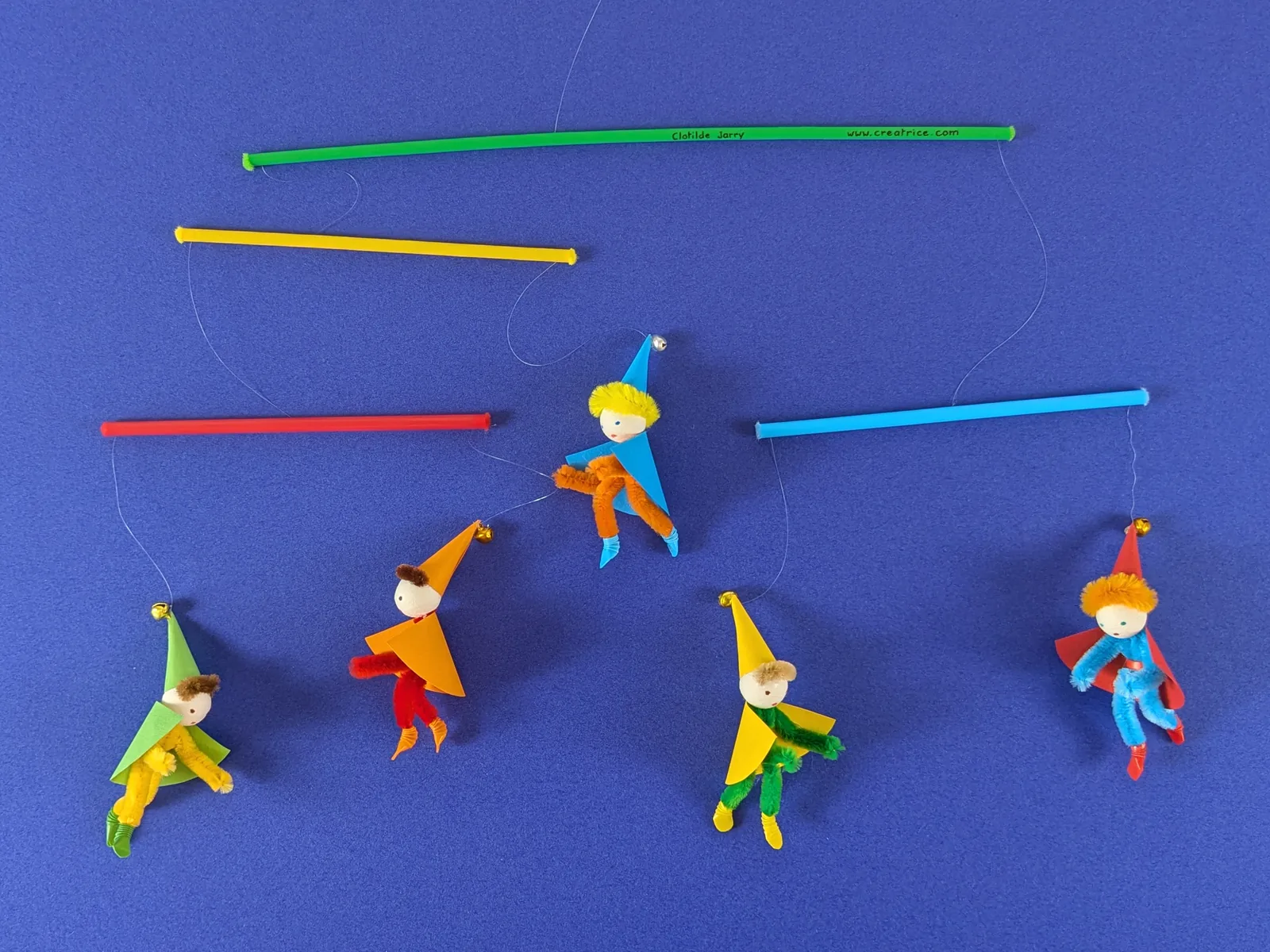 Mobile de lutins espiègles - vue principale