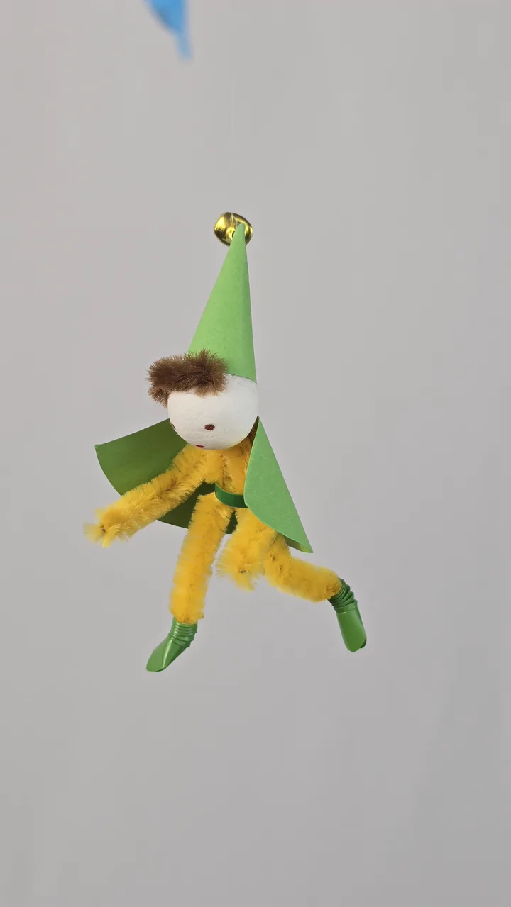 Mobile de lutins espiègles - détail couleurs