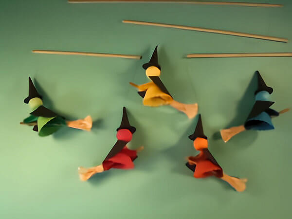 Mobile de gentilles sorcières