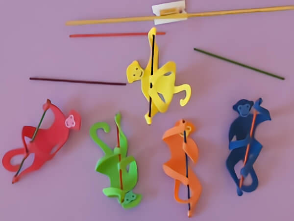 Mobile Singes Acidulés aux couleurs vives, cadeau enfant