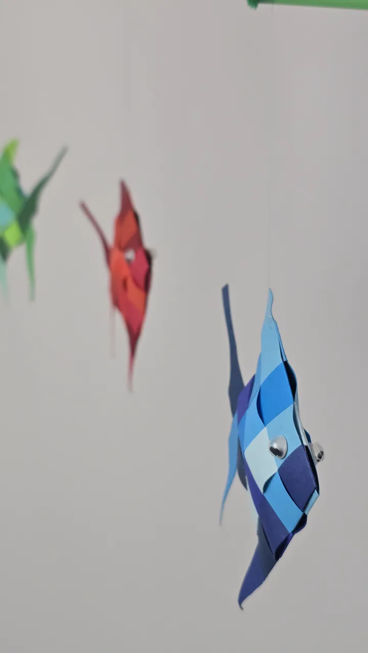 Mobile Poissons Mosaïque - détail visage et yeux d'un poisson